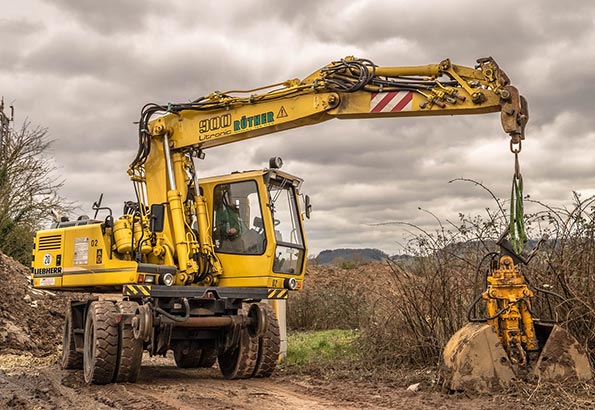 挖机保养步骤详解：日常维护与保养